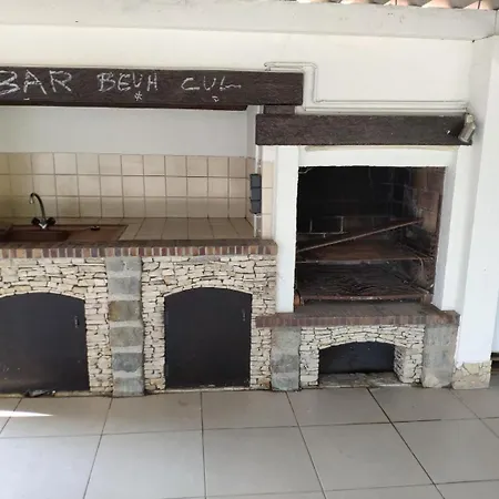 Climatise Avec Parking, Terrasse Et Piscine Apartament