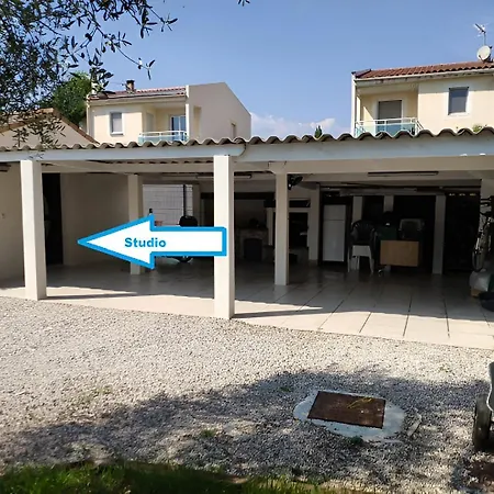 Apartment Climatise Avec Parking, Terrasse Et Piscine