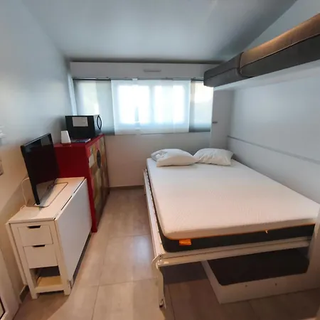 Climatisé Avec Parking, Terrasse Et Piscine Appartamento